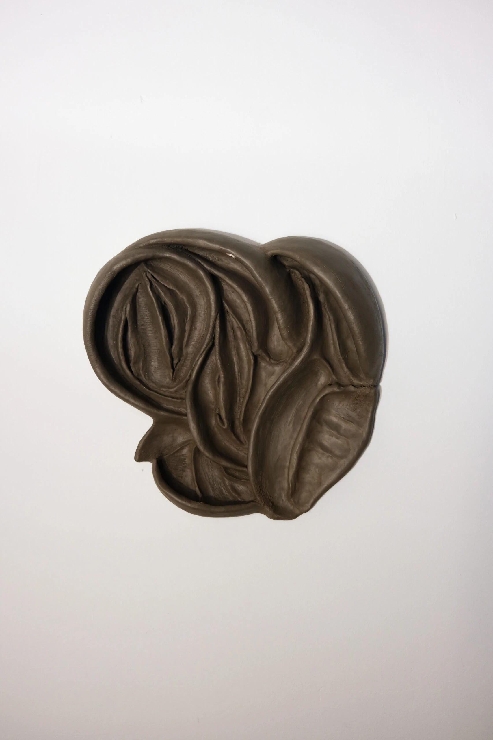 Untitled, 2023 Faince 40 x 40,5 x 10 cm