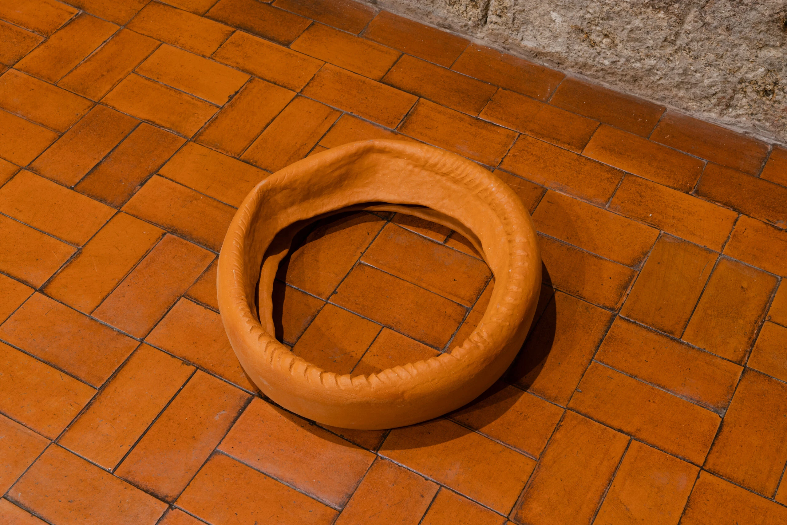 Casca de uma tangerina II, 2023 Ceramics, 59x63x27 cm